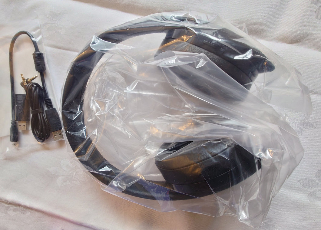PlayStation Gold Wireless Headset Black - PlayStation 4 - Renewed